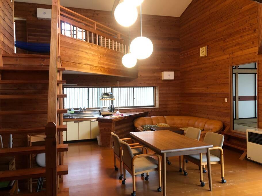 北軽井沢の貸別荘一棟貸し切り-庭とウッドデッキつき Azumaiokozan Exterior photo