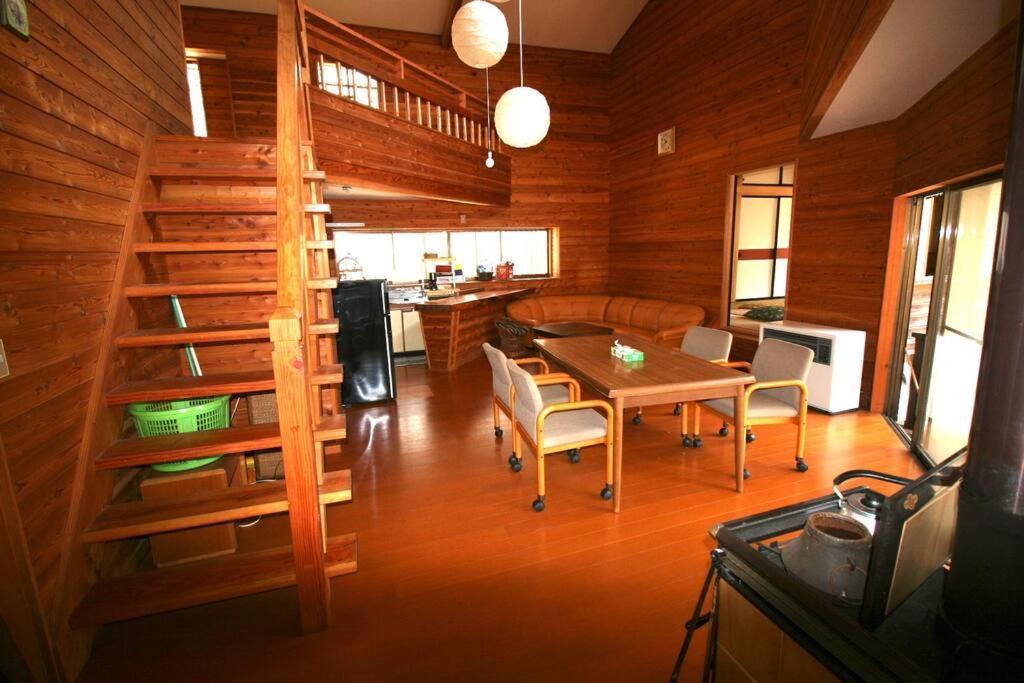 北軽井沢の貸別荘一棟貸し切り-庭とウッドデッキつき Azumaiokozan Exterior photo
