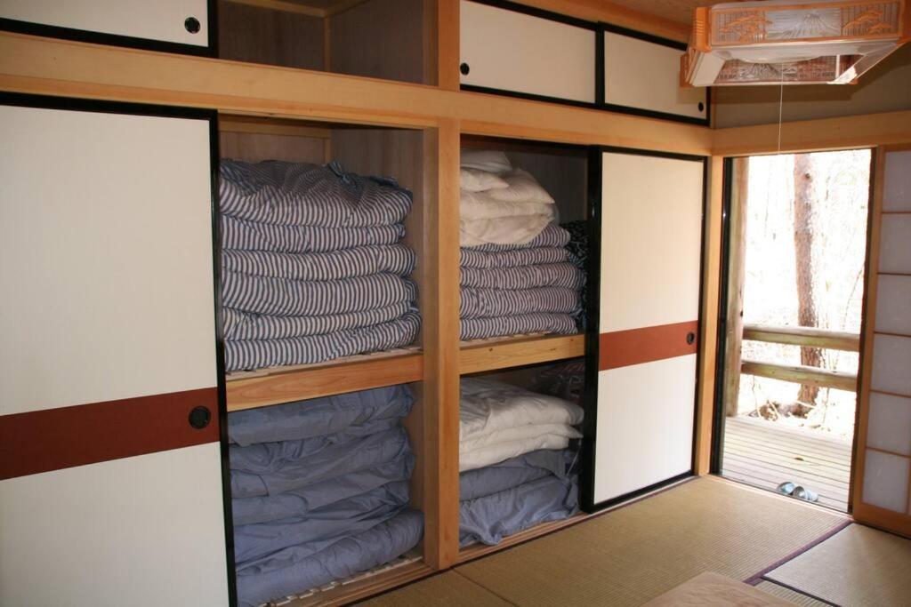 北軽井沢の貸別荘一棟貸し切り-庭とウッドデッキつき Azumaiokozan Exterior photo